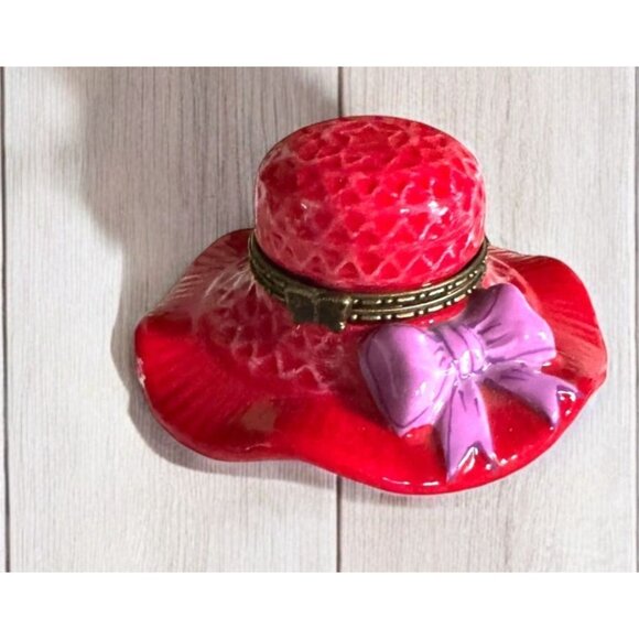 Red Hatters Trinket Box Ceramic Hat Trinket/Pill Box With Bow Shaped Lid & Hinge - Picture 1 of 7